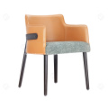 Cadre en bois avec chaise en cuir de selle